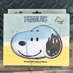 Peanuts Snoopy LED Compact Mirror - White, Black & Yellow